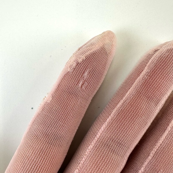 Vintage pink lace gloves Womens sheer ruched wrist length gloves Medium 60s 50s - Picture 4 of 9